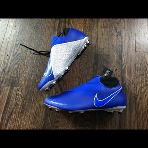 Men’s size 10 Nike Phantom VSN Soccer Cleats